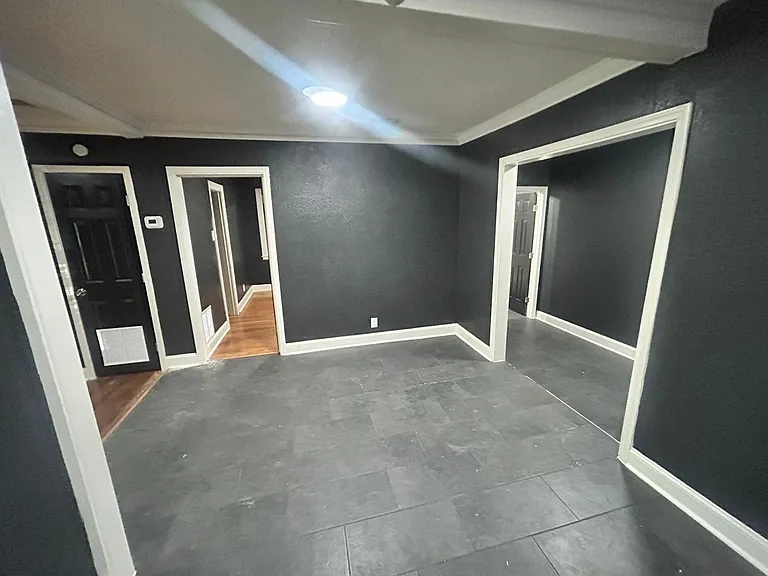 697 N Holmes St — Photo 14