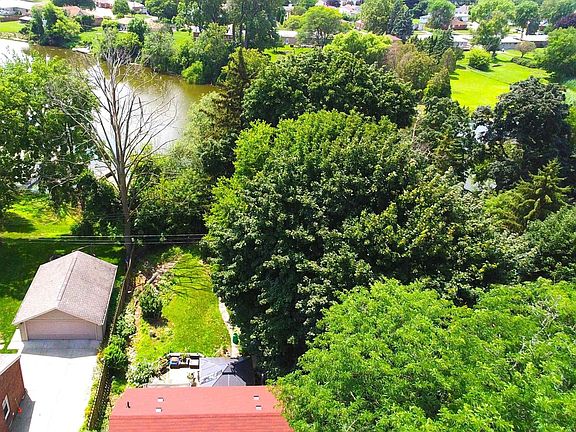 4th image of 106 Riverside Dr