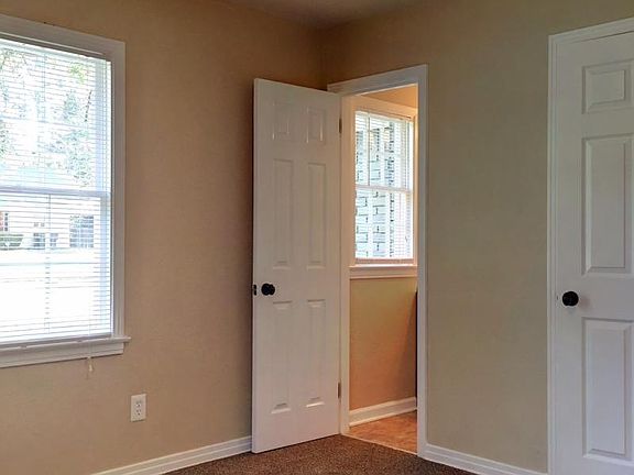 5th image of 3257 Gaylord Ln