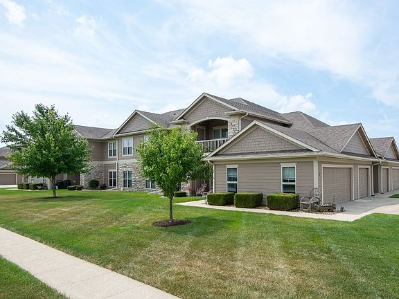 2nd image of 2406 NE Oak Dr Unit 8