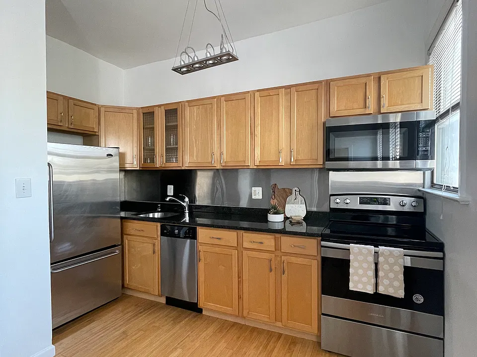 1822 15th St NW #302