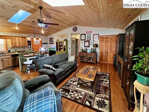 4th image of 229 Spring Brook Road