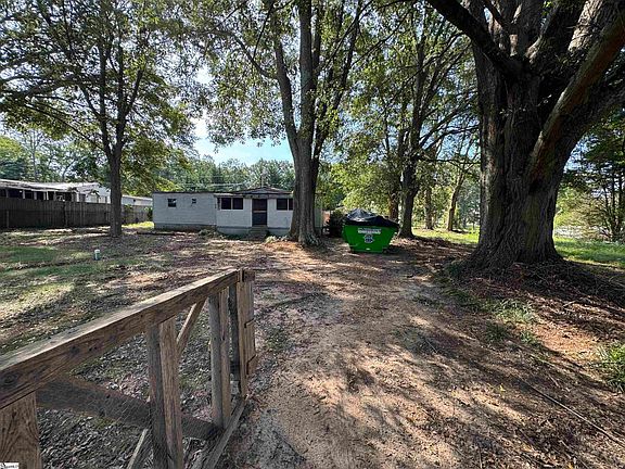 5th image of 6 Brentwood Cir