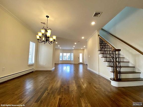 4th image of 78 Lincoln Ave #78