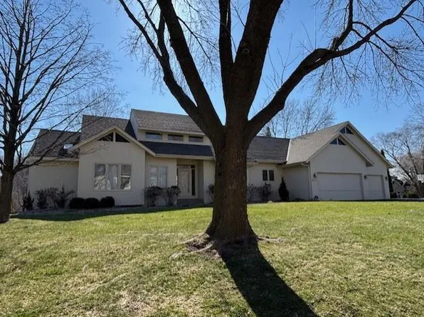 5915 Sweetwater Cir, Shorewood, MN 55331