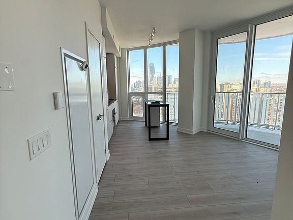 4th image of 1 Fairview Rd E #1904