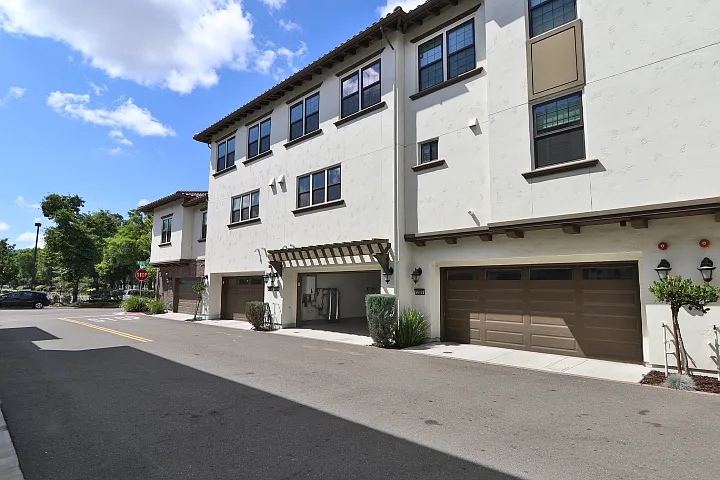 5838 W Las Positas Blvd — Photo 3