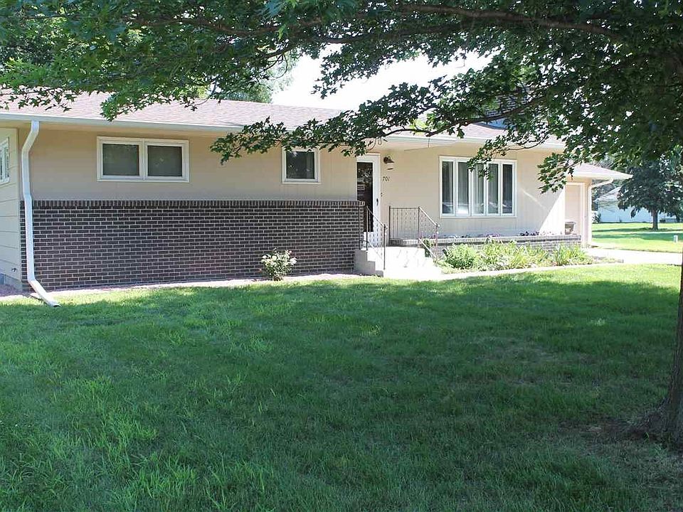 1st image of 701 W Woodland Ave