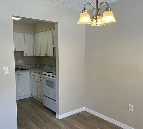 5th image of 952 NE 8th Ave