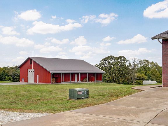 4th image of 3478 N Farm Road 83