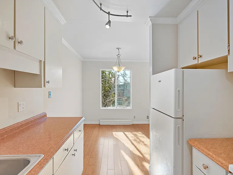 100 Devon Avenue — Photo 34