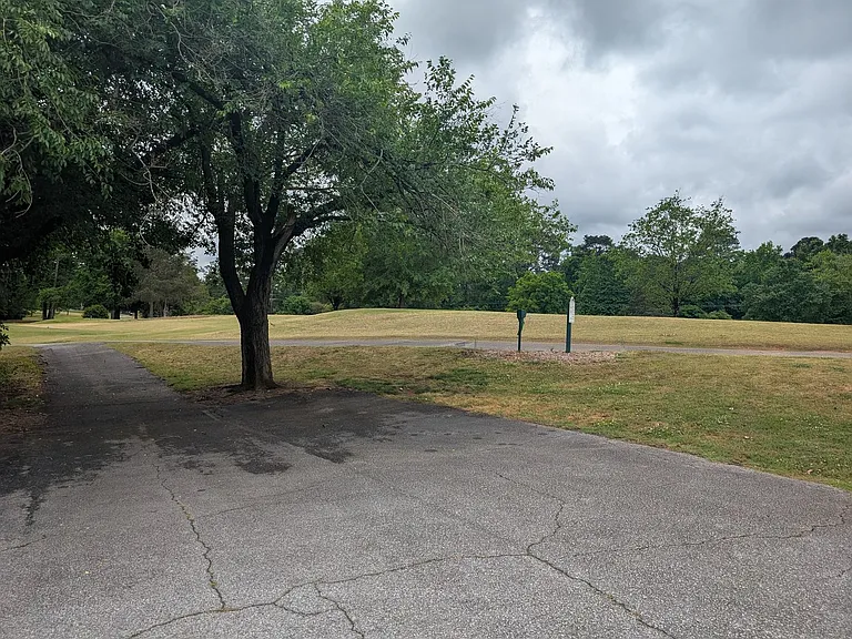 22 Royal Oak Dr — Photo 2