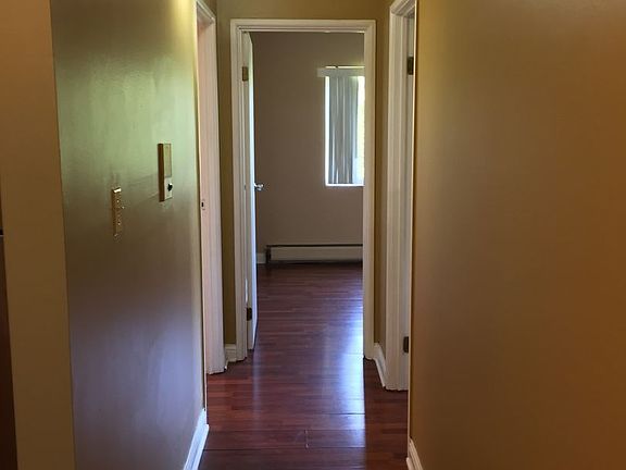 5th image of 560 Lawrence Ave APT 318