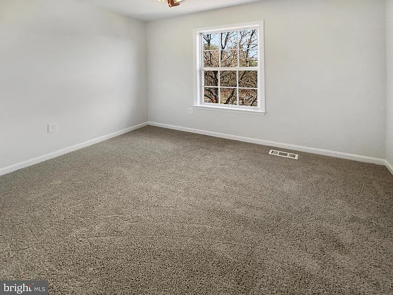 2541 Markham Ln — Photo 10