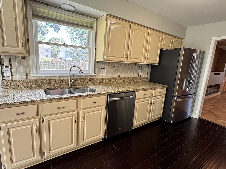 893 Henrico Ct — Photo 17
