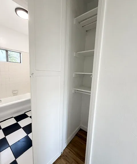 5916 1/2 Willoughby Ave — Photo 19