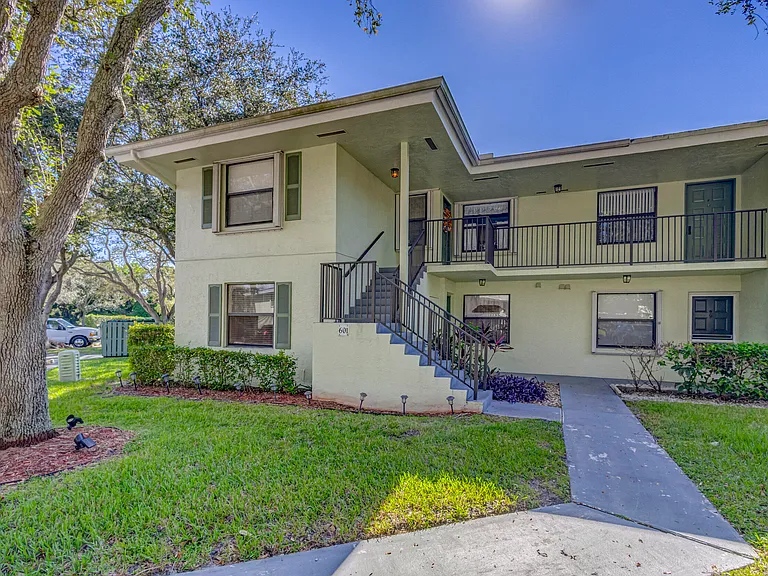601 Sabal Ridge Cir #A — Photo 2