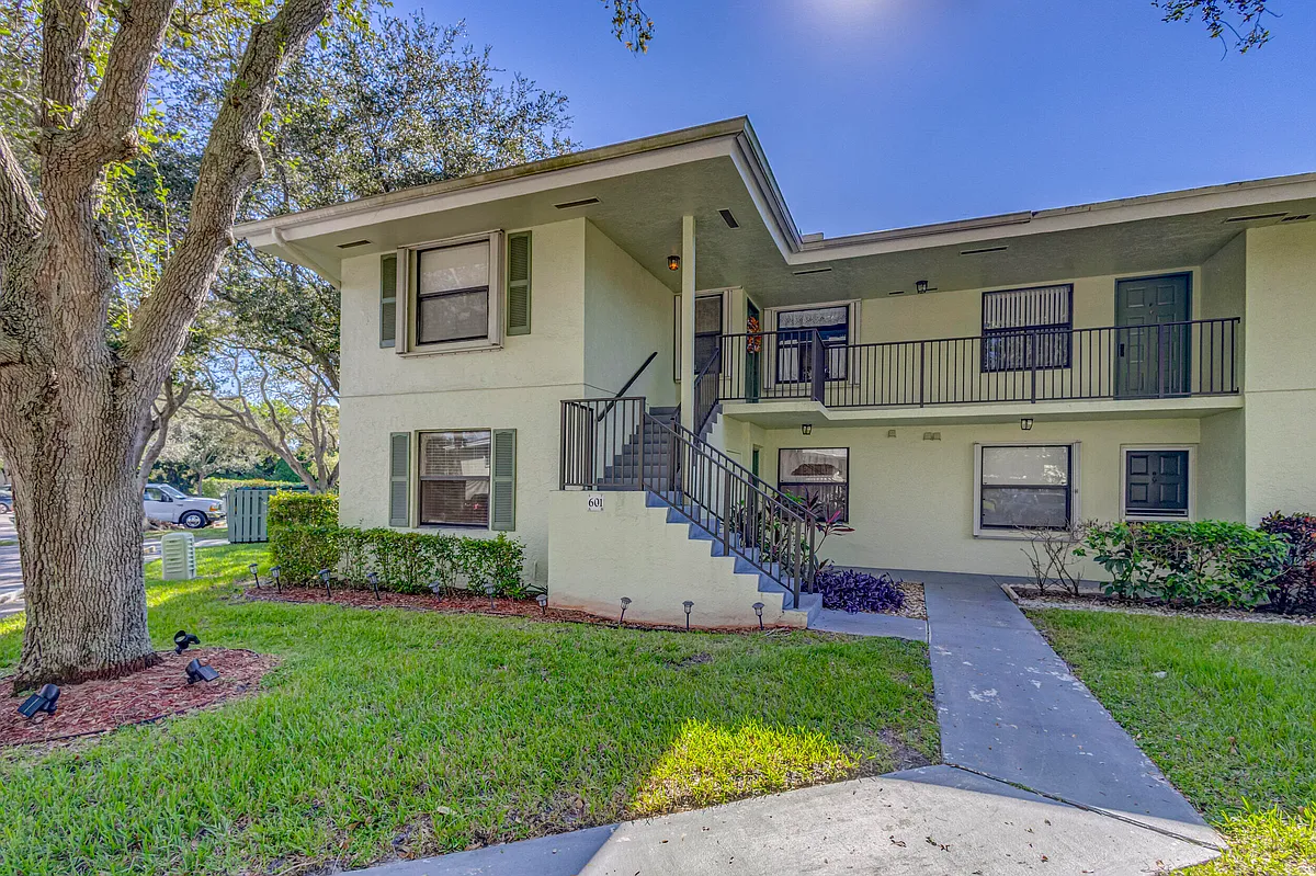 Building Photo - 601 Sabal Ridge Cir #A
