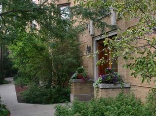 734 W Barry Ave #1N, Chicago, IL 60657
