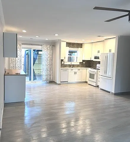 5045 Rochester Dr — Photo 4