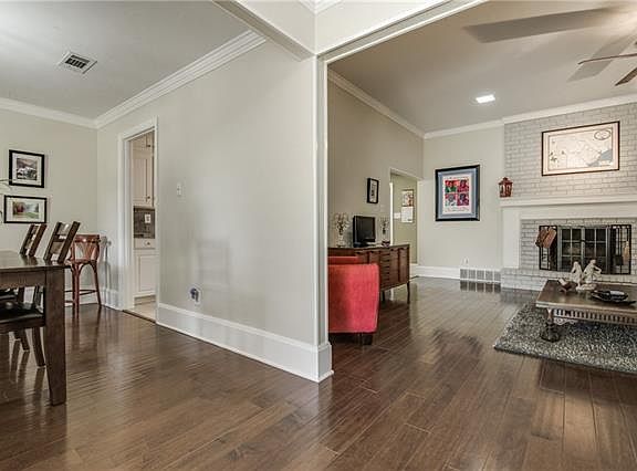 4th image of 13885 Red Oak Cir S