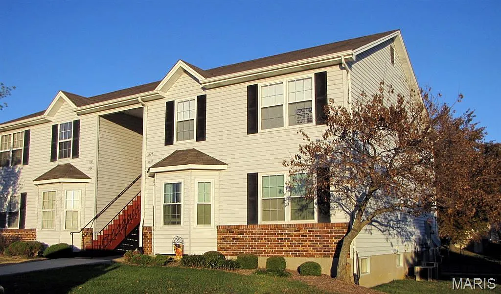 1428 Surrey Ln #D photo 1
