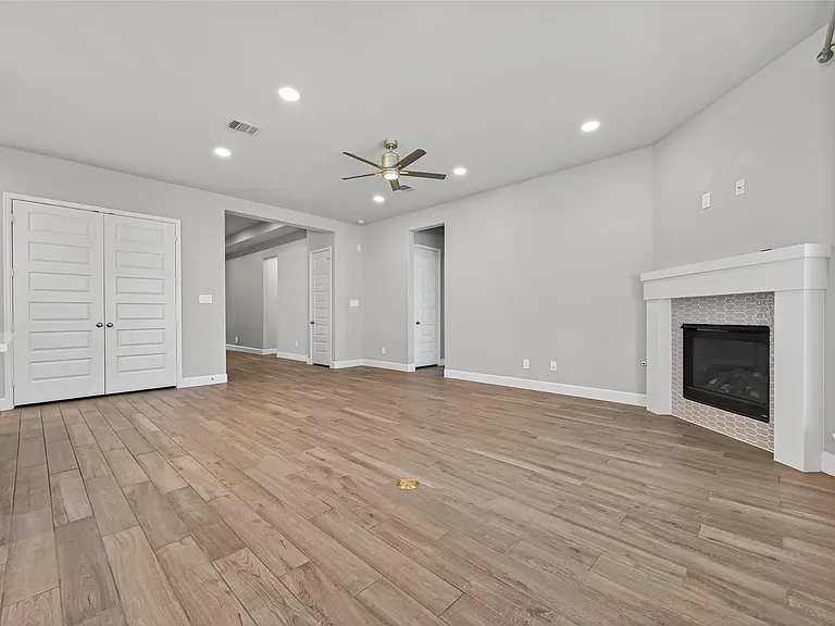 15330 Legacy Park Way — Photo 14