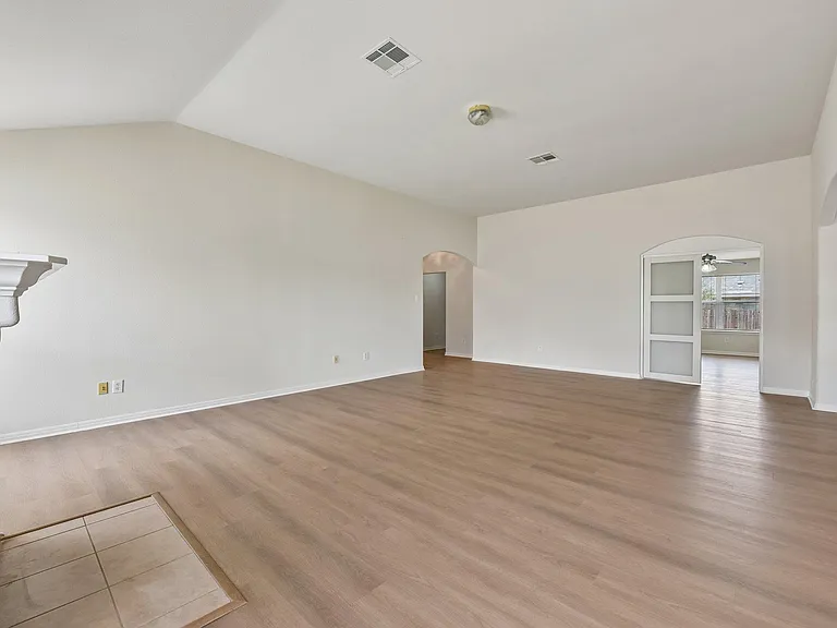 11809 Dunfries Ln — Photo 9