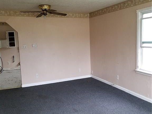 4th image of 217 N Cherry St