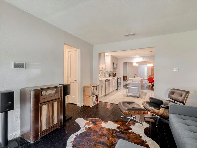 5502 Burgundy Dr — Photo 3