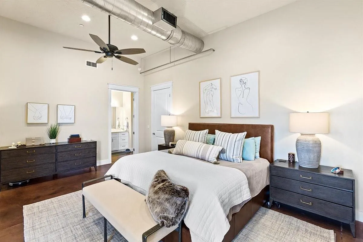 2 bed, 2350 sqft, $2,875 — Photo 4