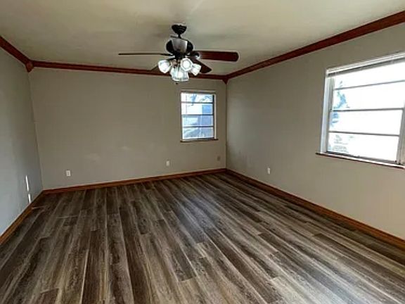 5th image of 1011 N Harbin Dr