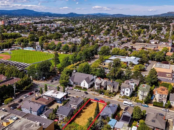 1115 Caledonia Ave, Victoria, BC V8T 1E9