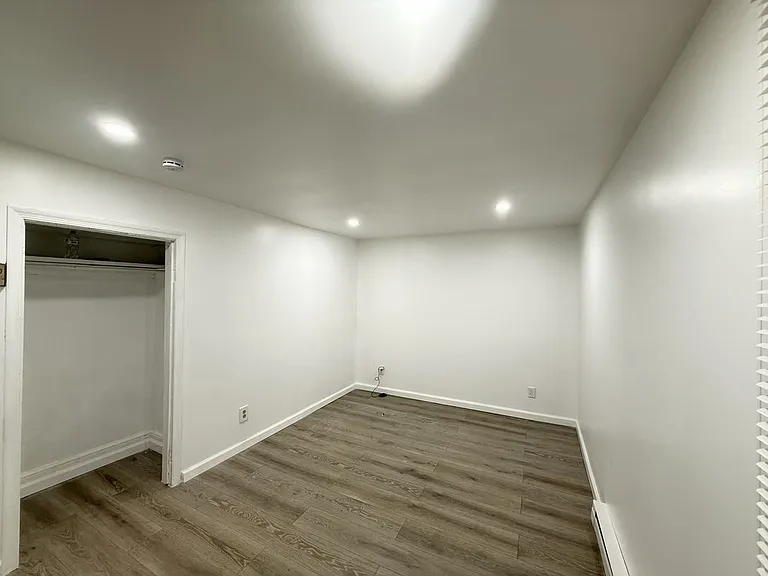 735 Main St — Photo 11