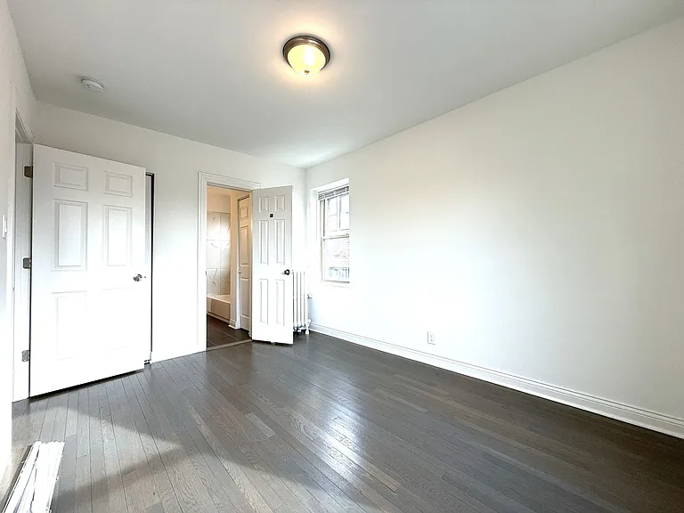 1800 N Farwell Apartments — Photo 14