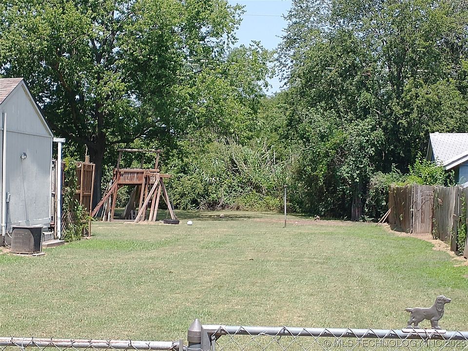 2nd image of 1347 E 66th Pl