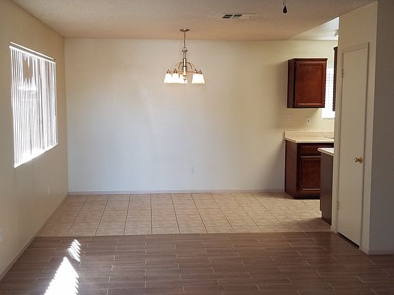 3rd image of 535 E Bonita St