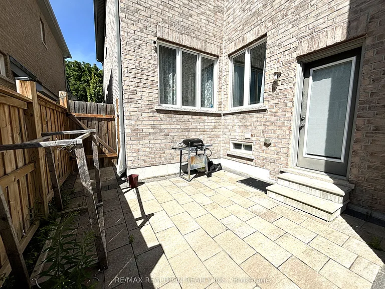 511 William Forster Rd — Photo 34