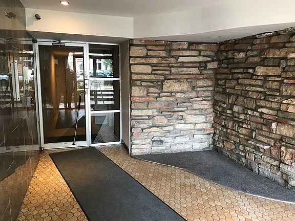 3rd image of 6128 N Kenmore Ave APT 203