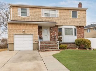 1793 Brian Ct, Merrick, NY 11566