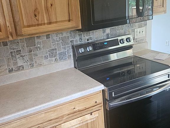 5th image of 1040 E Prospect Rd