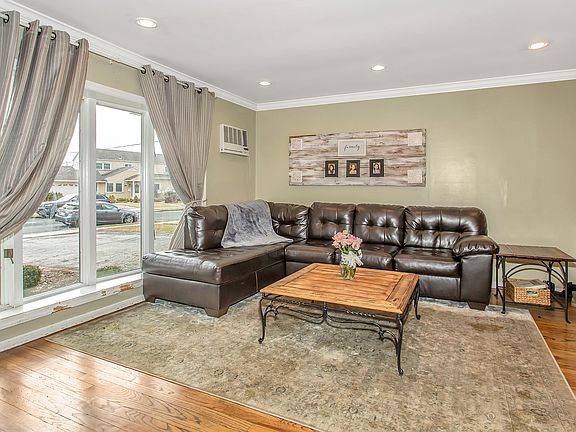 3rd image of 628 Theresa Ave