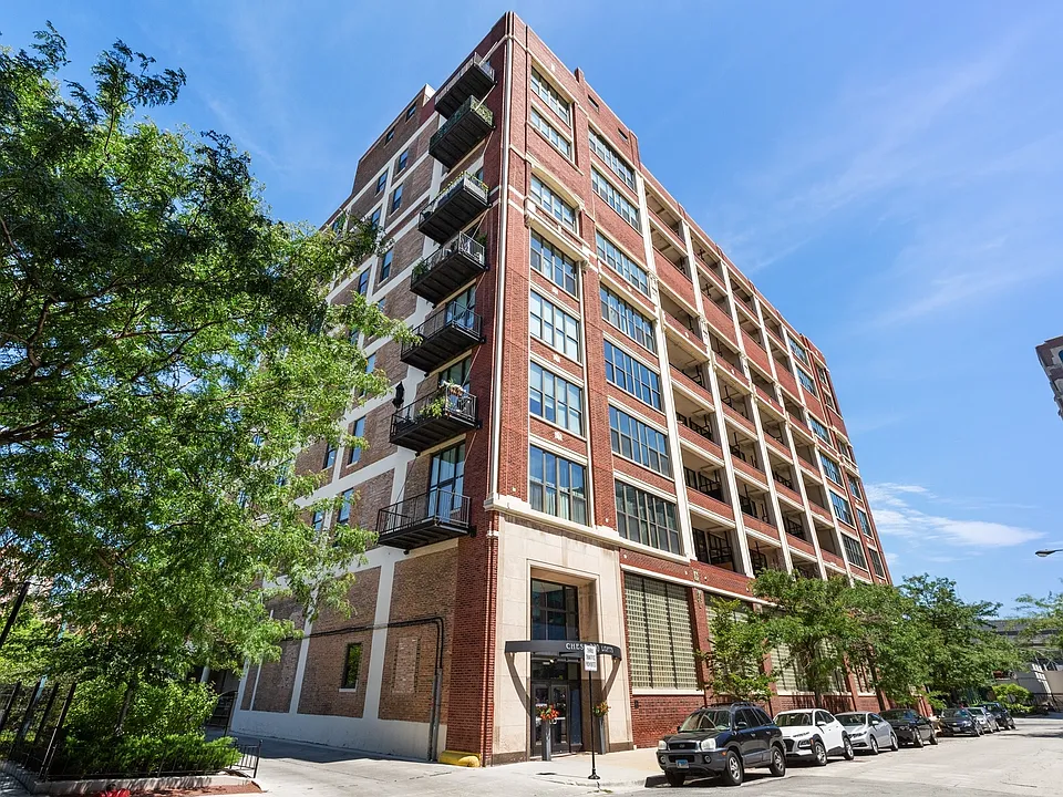 320 E 21st St #208