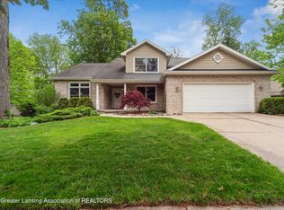 1058 Buckingham Rd, Haslett, MI 48840