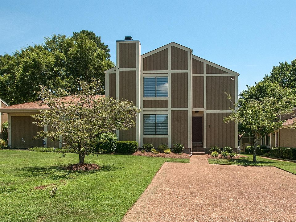 1st image of 824 Williamsburg West Dr