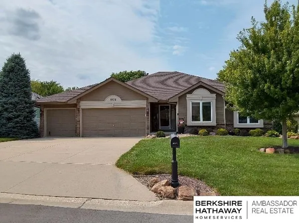 19712 Sterling Ct, Plattsmouth, NE 68048