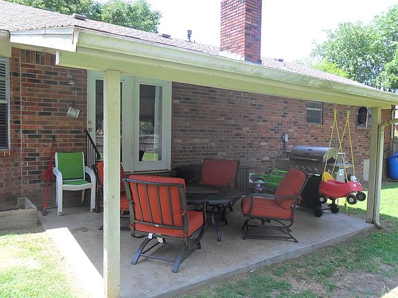5th image of 903 S 12th Pl