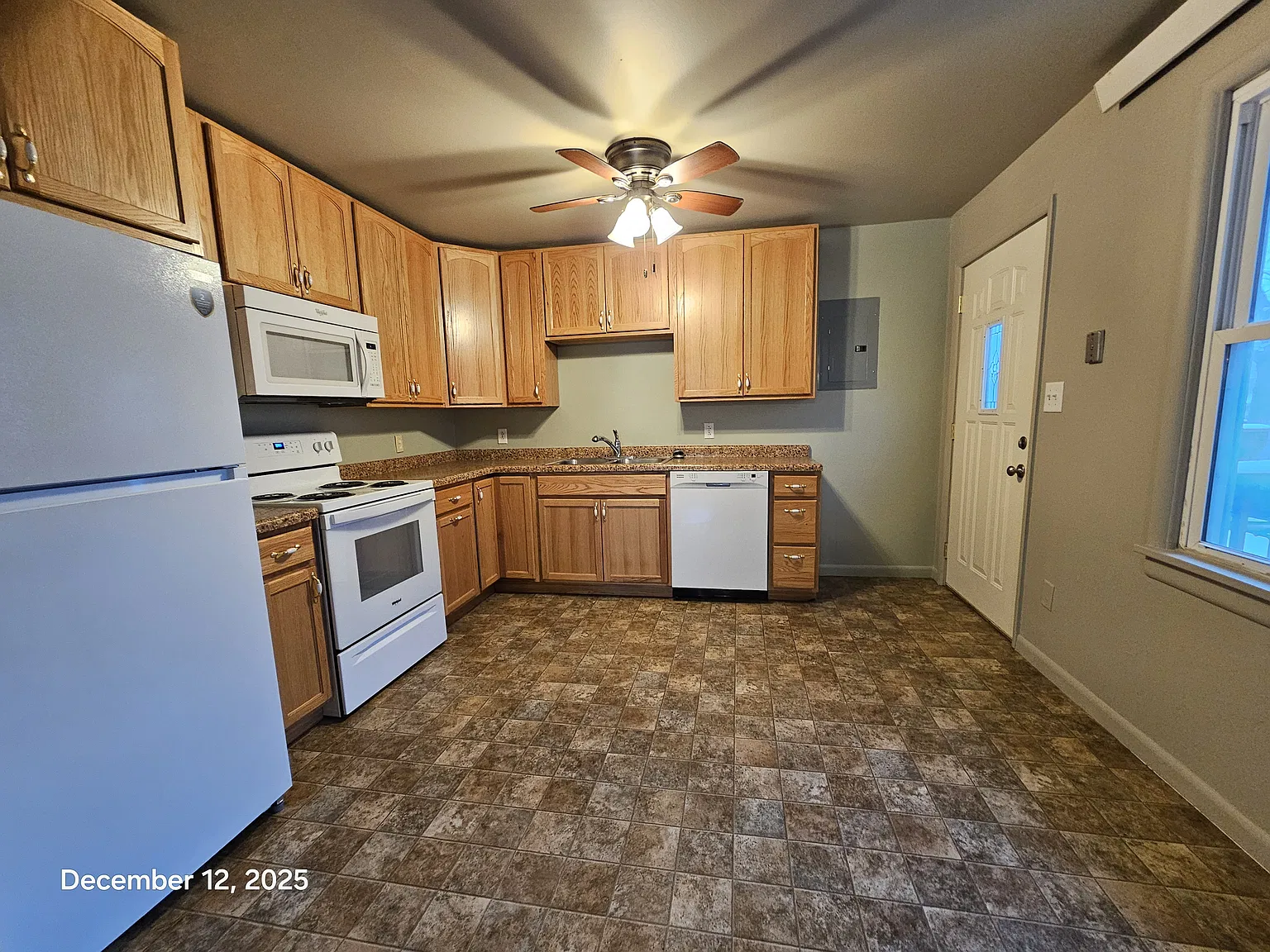 2 bed, 1680 sqft, $1,000 — Photo 3