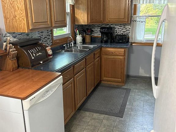 3rd image of 3410 Hobson Ave