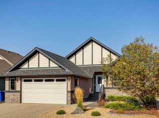 40 E Muirfield Close, Wheatland County, AB T0J1Y1